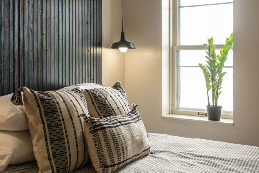 Stylish Roberts Alley Facing 1 Bedroom Apt • Annex 216 • The Black Room
