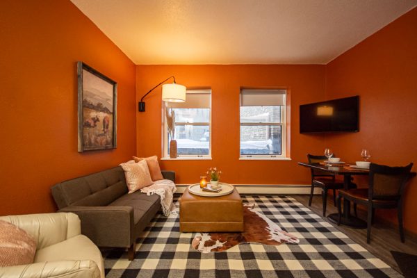 AIRBNB_THE_ANNEX_ROOM_215_ORANGE_ROOM-02