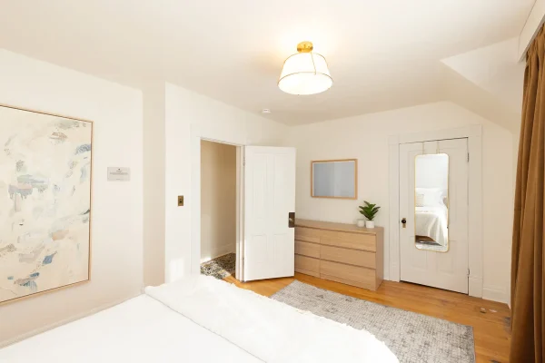 milos-bedroom-2